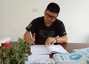 杨帆，2012届动画专业毕业生，现任安庆市宿松县洲头乡乌池小学教研室主任。