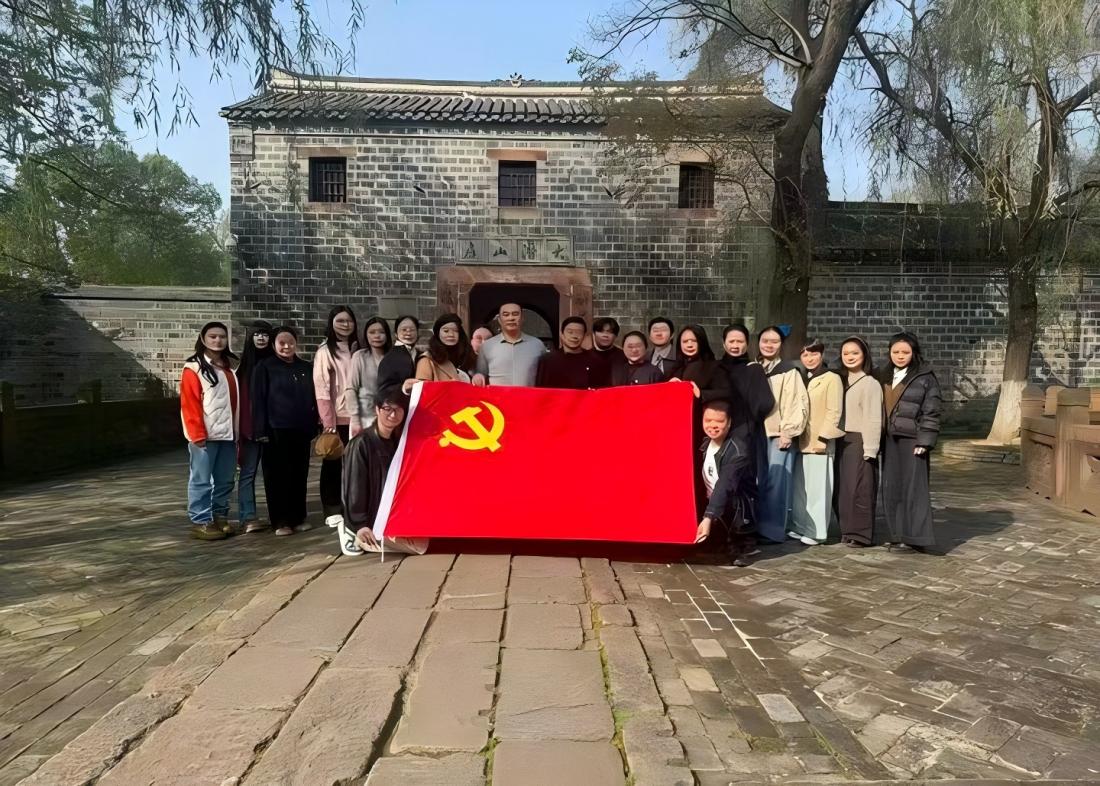 铭记光复史 厚植家国情 —— 艺术学院党总支开展台湾光复日主题党日活动