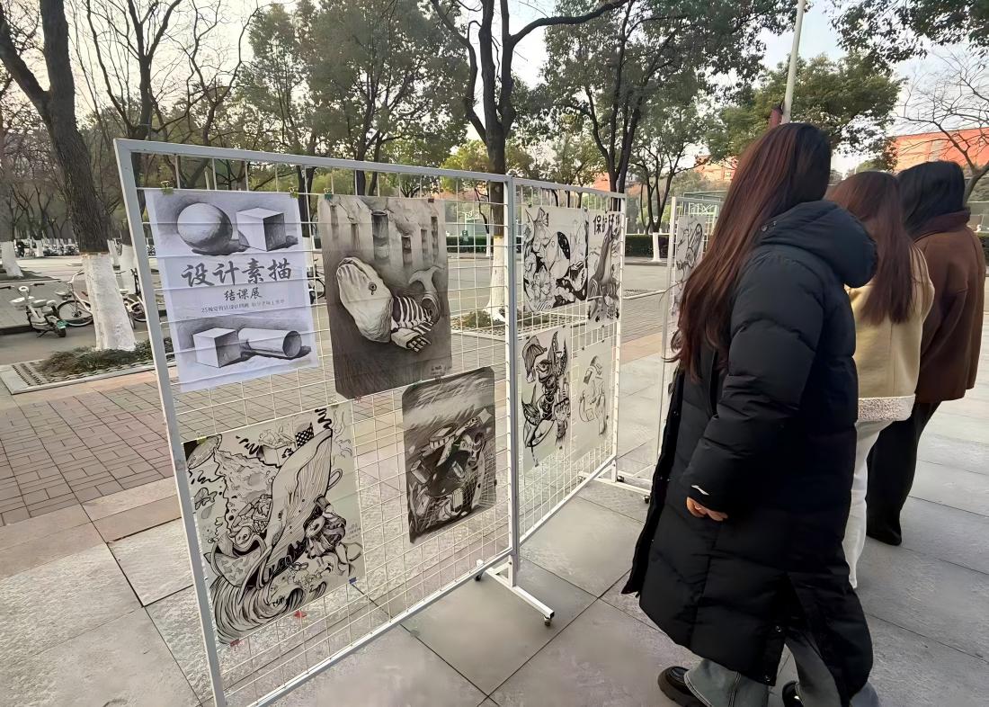 以笔为媒，绘见匠心 —— 2025级视传（4）班《设计素描》课程结课展