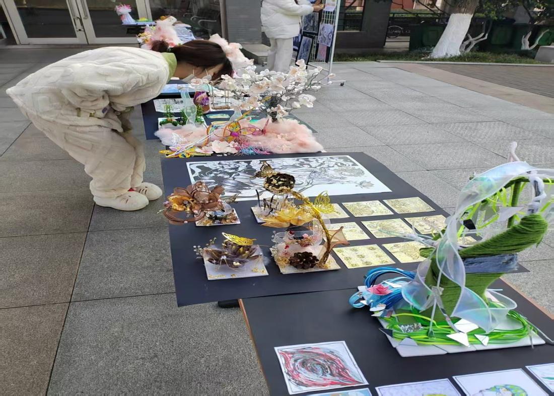 花韵化形，设计万象——2025级动画二班《设计构成》课程成果展