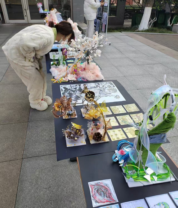 花韵化形，设计万象——2025级动画二班《设计构成》课程成果展