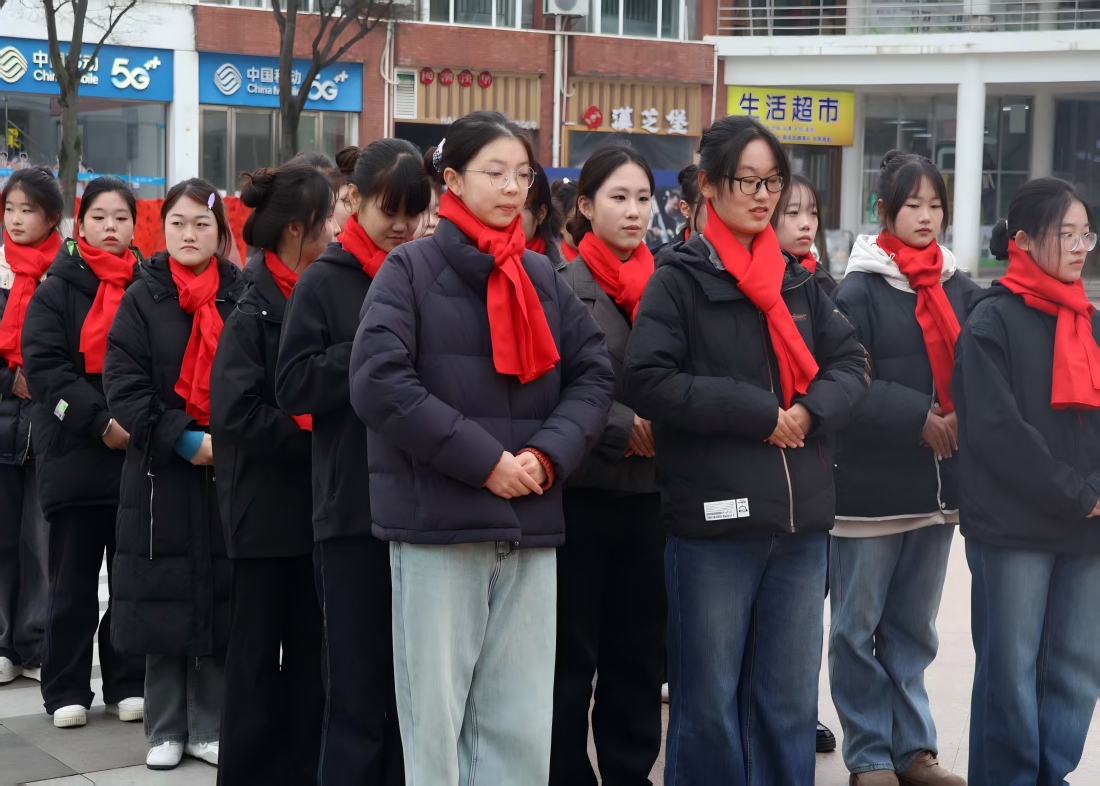 翰墨传福迎新春 文化润心启新程——安徽新华学院举办赠春联主题活动